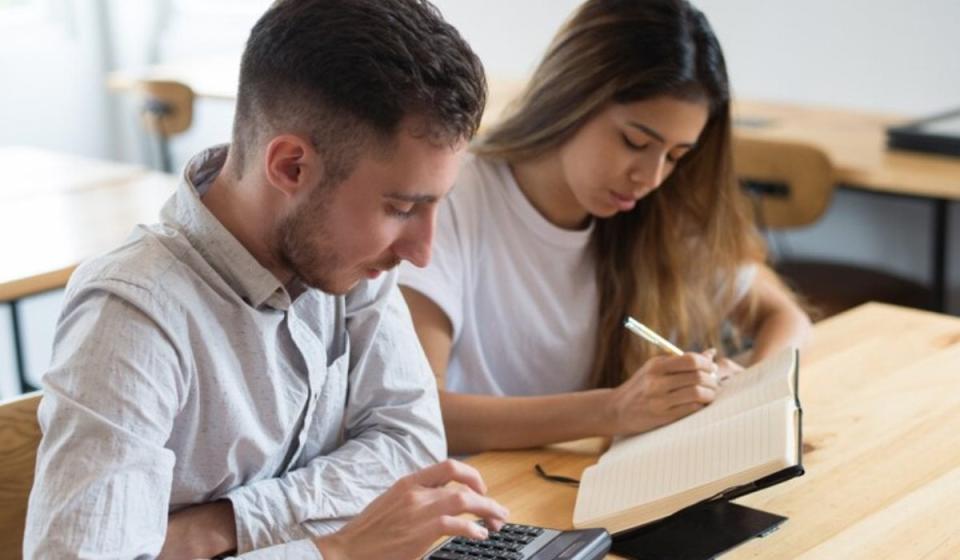 Educación financiera: ¿Cómo enseñar a los jóvenes a manejar el dinero? Foto: tomada de Freepik