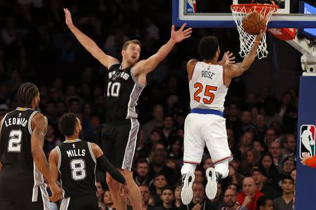 Feb 12, 2017; New York, NY, USA; New York Knicks guard Derrick Rose (25) drives to the basket past San Antonio Spurs forward David Lee (10) during the second half at Madison Square Garden. Mandatory Credit: Adam Hunger-USA TODAY Sports