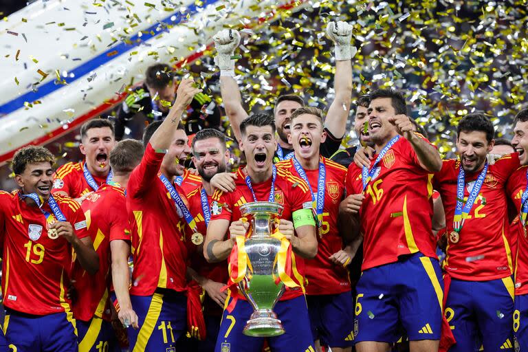 España fue el mejor equipo de la Eurocopa 2024 y levantó el trofeo al derrotar en la final a Inglaterra 2 a 1