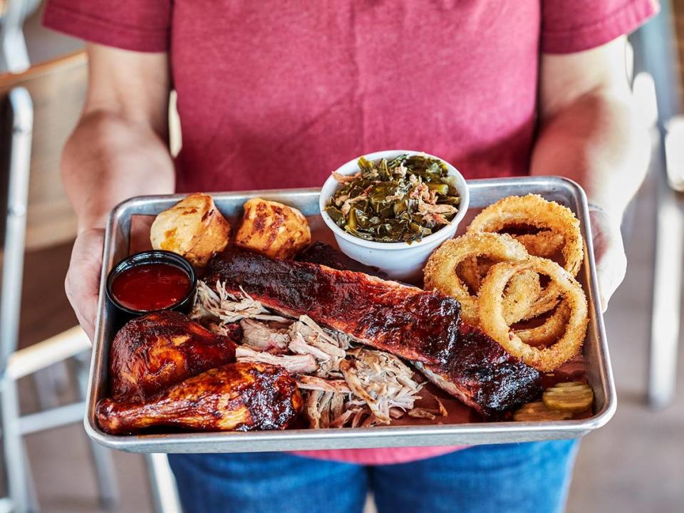 Jim ‘N Nicks features a full line of Southern-syle barbecue.