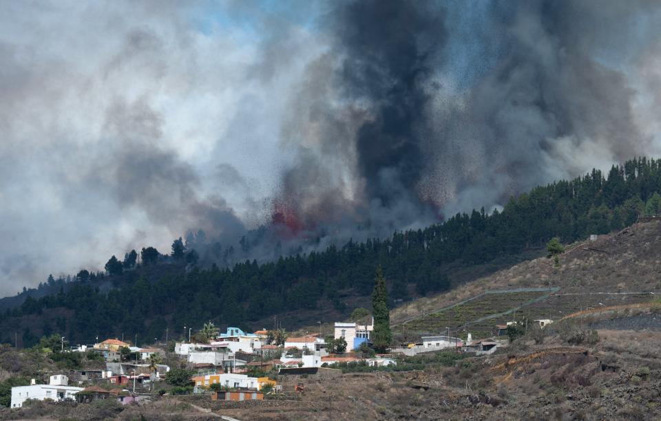 Smoke and ash plumes from the La Palma volcanic eruption