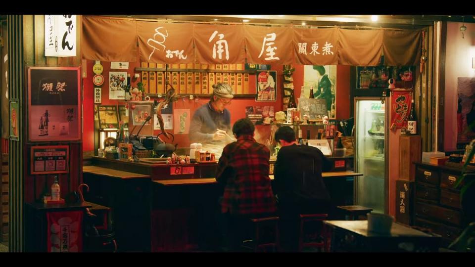 劇中推薦的美食是在台灣很少看到的「蘋果煮」 Photo via：截自Netflix