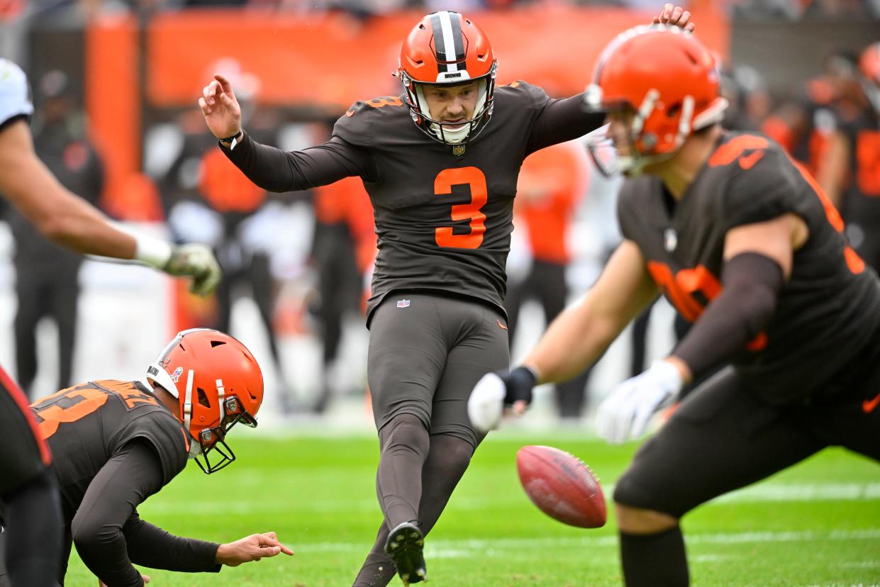 Browns place kicker Cade York misses a first-half field goal against the Buccaneers In Cleveland, Sunday, Nov. 27, 2022.