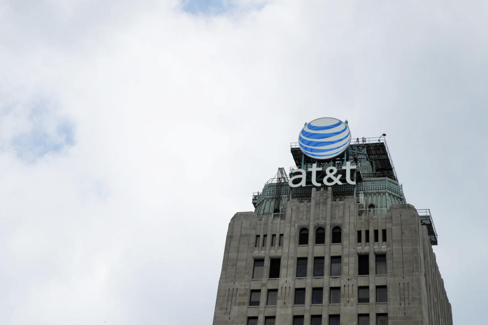 Cryptocurrency investor Michael Terpin has filed a lawsuit against AT&T,