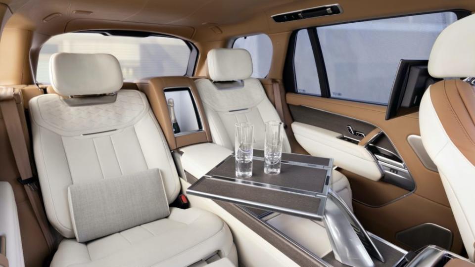Range Rover SV後排座椅搭載進階舒適行政總裁座椅。(圖片來源/ JLR)