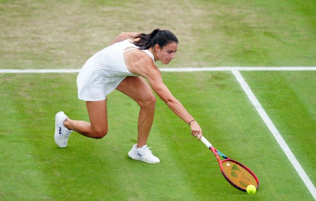 Emma Navarro stretches to hit a backhand