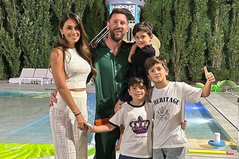 Durante la entrevista, Leo reflexionó sobre las distintas personalidades de sus tres hijos, Thiago, Mateo y Ciro