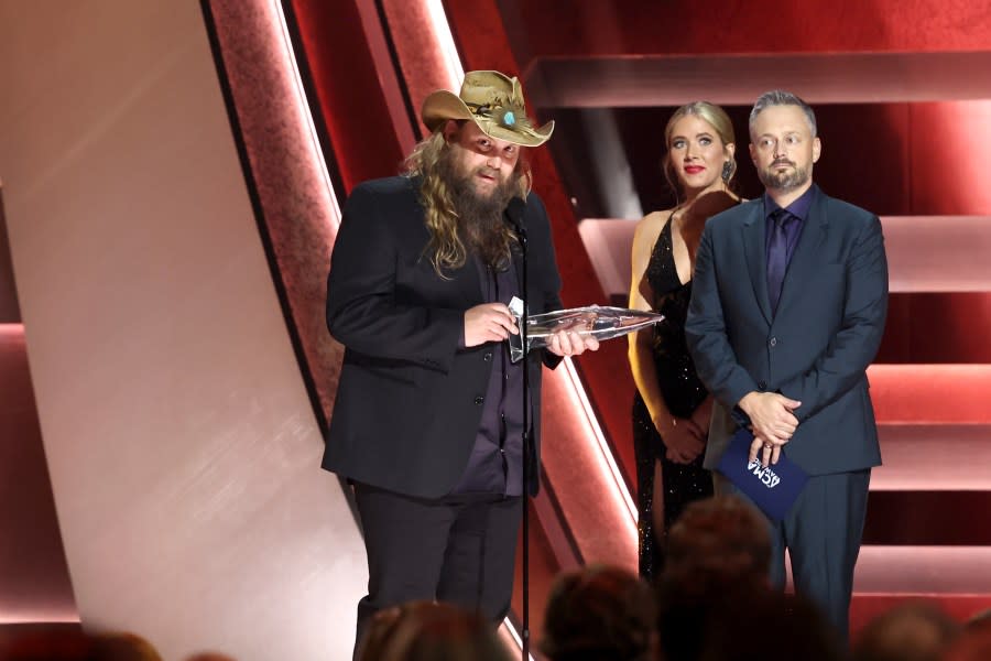 Chris Stapleton (L) accepts the Male Vocalist of the Year award onstage from Nate Bargatze during the 57th Annual CMA Awards at Bridgestone Arena on November 08, 2023 in Nashville, Tennessee. (Photo by Terry Wyatt/Getty Images)