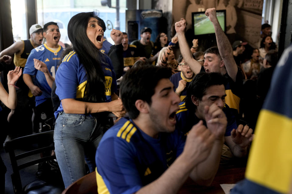 Argentina Boca Juniors fans react as they watch a televised Copa Libertadores final soccer match against Brazil's Fluminense, at a restaurant in downtown Buenos Aires, Argentina, Saturday, Nov. 4, 2023. (AP Photo/Rodrigo Abd)