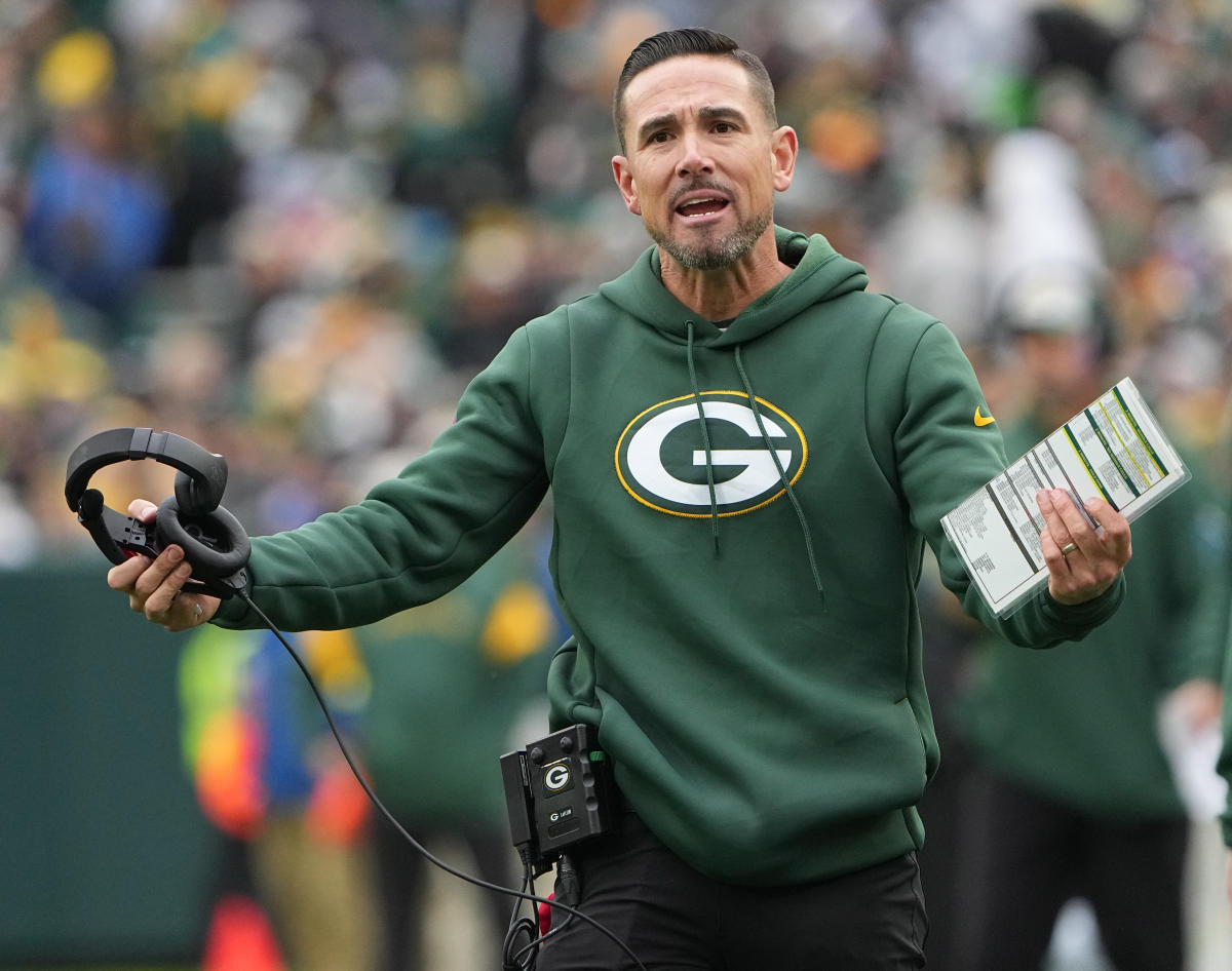 Aaron Rodgers shows off his new Matt LaFleur t-shirt