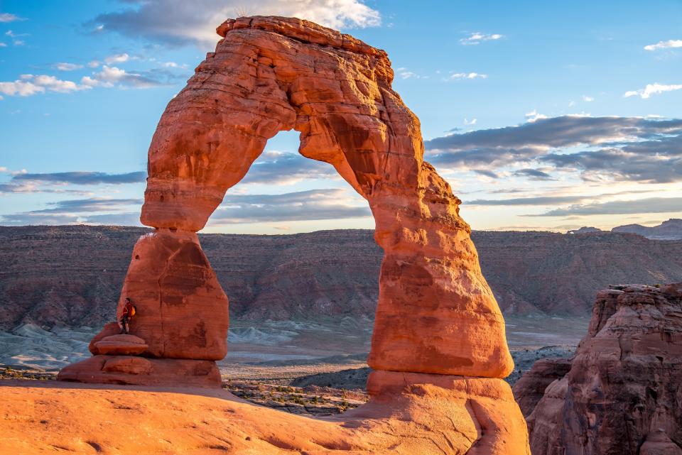 美國德州（Texas）一名男子欲將亡父骨灰撒在拱門國家公園（Arches National Park）內，不料卻中暑身亡。（示意圖，圖取自pexels）