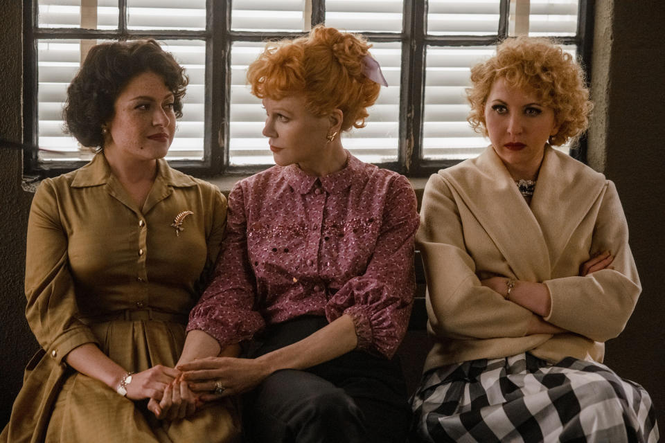 Nicole Kidman sits on a bench with two friends