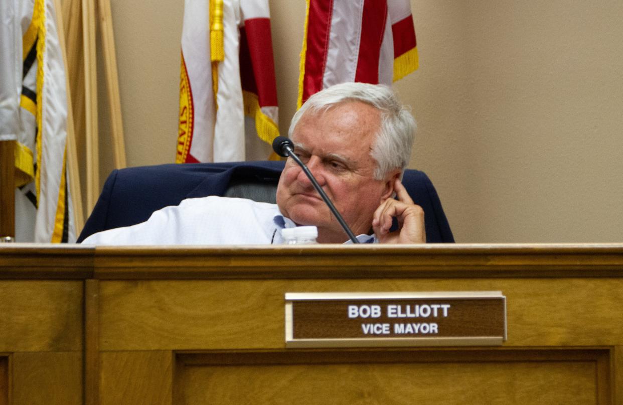 Fort Meade City Commissioner Bob Elliott announced at Thursday's meeting that he would resign to protest a new state law requiring details financial closures from local elected officials.