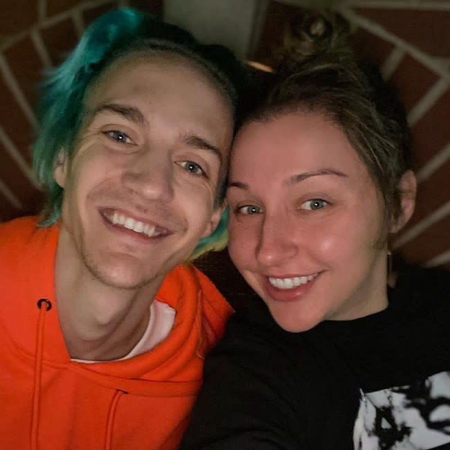 Richard Tyler Blevins (Ninja) y su mujer Jessica Goch en una foto de Instagram credit:Bang Showbiz