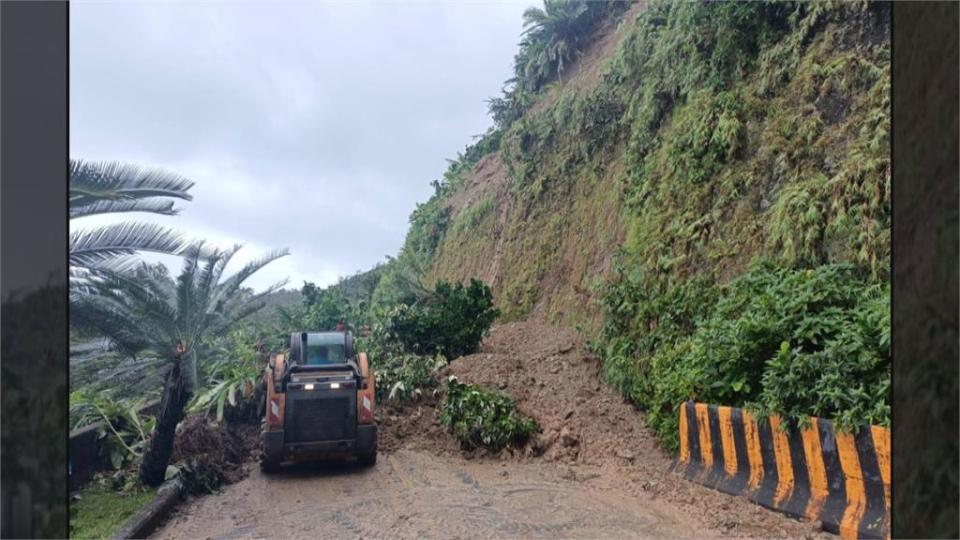 滿目瘡痍！民宿屋頂才被吹飛　綠島環島公路坍方交通中斷