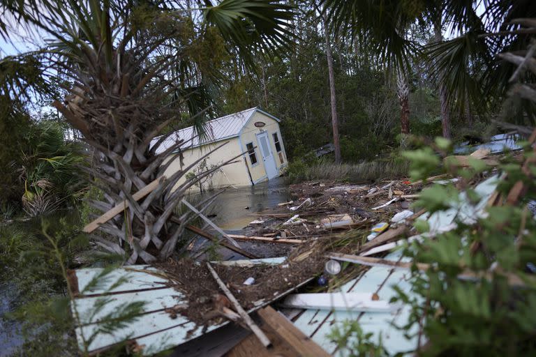 Idalia azotó Florida con vientos de hasta 215 kilómetros por hora