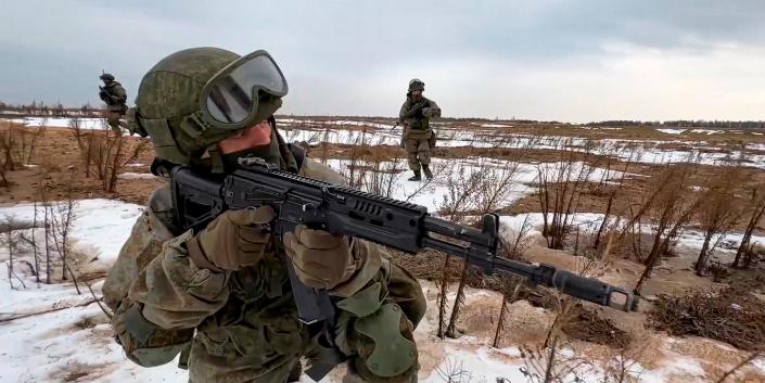Russian troops Ukrainian tensions