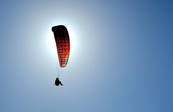 Un vuelo en parapente estuvo a punto de acabar mal. Foto: Justin Agnew / EyeEm / Getty Images