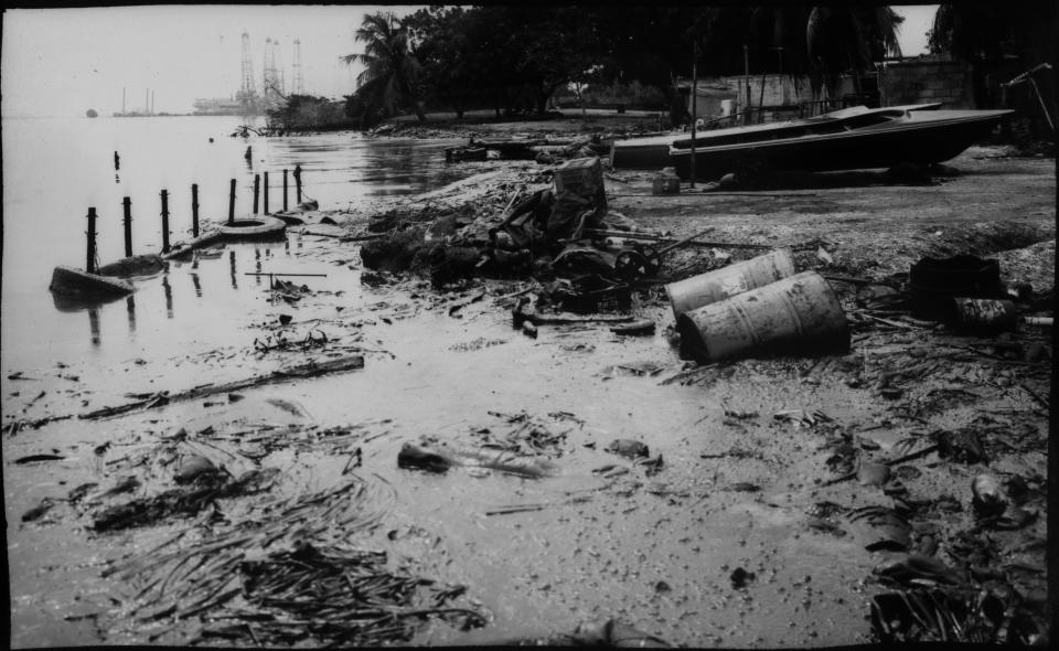 Oil and debris cover the shore of Lake Maracaibo in Cabimas, Venezuela, July 18, 2019. (AP Photo/Rodrigo Abd)