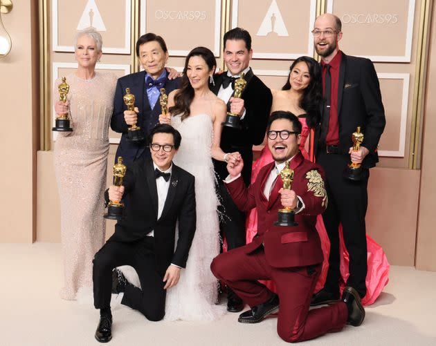 Jamie Lee Curtis, James Hong, Ke Huy Quan, Michelle Yeoh, Jonathan Wang, Daniel Kwan, Stephanie Hsu and Daniel Scheinert, winners of the Best Picture Oscar for 