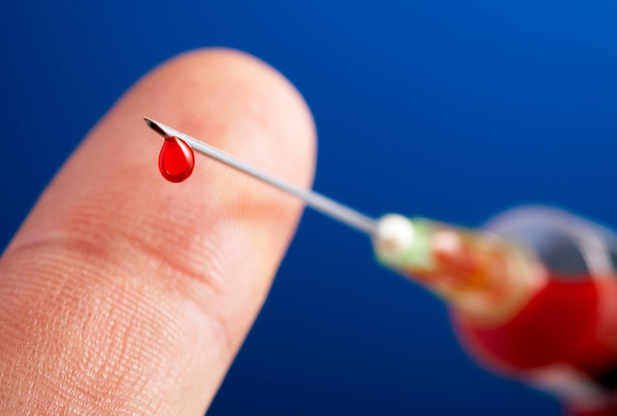 <a href="https://www.shutterstock.com/es/image-photo/syringe-needle-droplet-blood-front-finger-37113070" rel="nofollow noopener" target="_blank" data-ylk="slk:Dirk Ercken/Shutterstock;elm:context_link;itc:0;sec:content-canvas" class="link ">Dirk Ercken/Shutterstock</a>