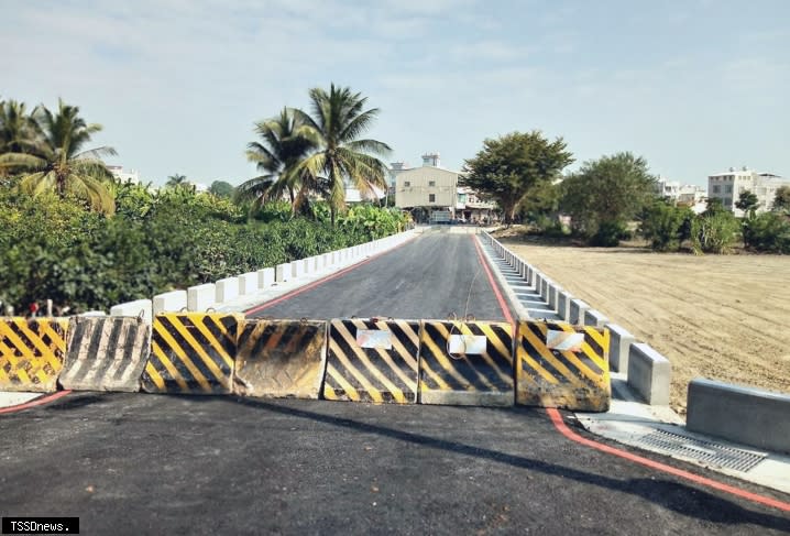 工務局於月津港及公園週邊開闢聯外道路，縮短行車時間及提供安全交通環境。（記者李嘉祥攝）