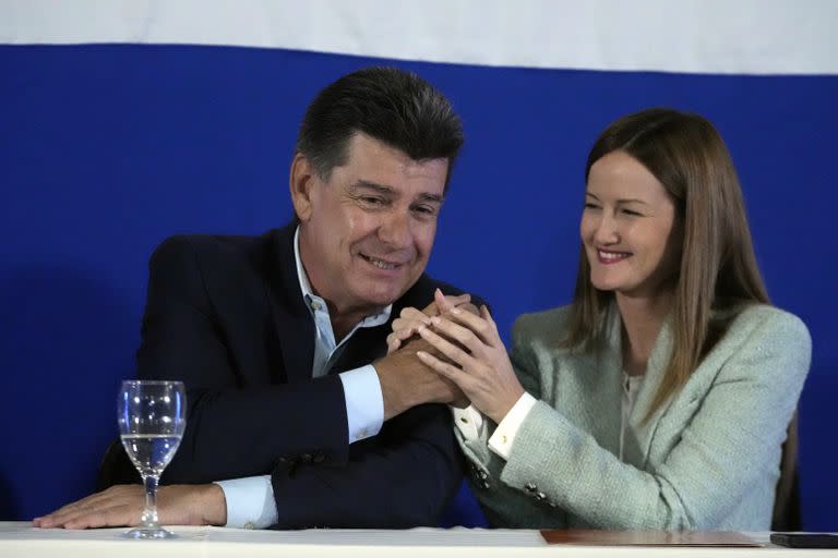 Efraín Alegre, candidato presidencial de la coalición Concertación Nacional para un Nuevo Paraguay, y su compañera de fórmula Soledad Núñez 
