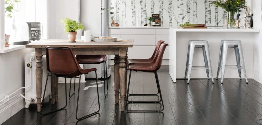 Shop Houzz for some serious <a href="https://www.houzz.com/ideabooks/56425512/thumbs/black-friday-furniture-deals" target="_blank">Black Friday furniture deals</a> and some even bigger savings&nbsp;with their <a href="https://www.houzz.com/shop-houzz/black-friday-preview" target="_blank">preview sales</a>. Up to <a href="https://www.houzz.com/ideabooks/95792800/list/up-to-65-off-rustic-and-industrial-bar-stools" target="_blank">65 percent off rustic and industrial barstools</a>, over <a href="https://www.houzz.com/ideabooks/90311900/list/bestselling-rugs-with-free-shipping" target="_blank">80 percent off over-sized area rugs with free shipping</a>. There are deals for every room of the house!&nbsp;