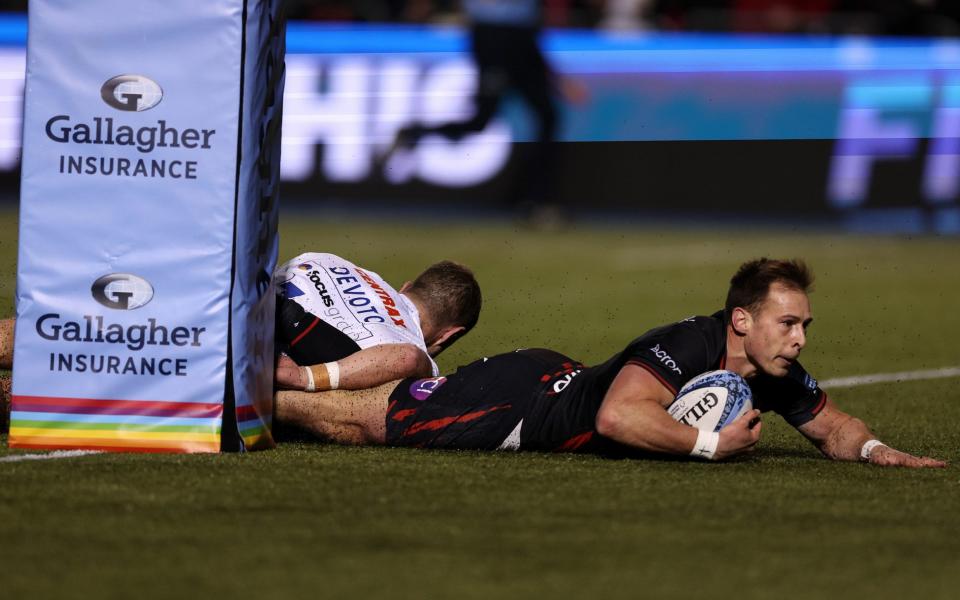 Ivan van Zyl's try gives Sarries momentum against Exeter