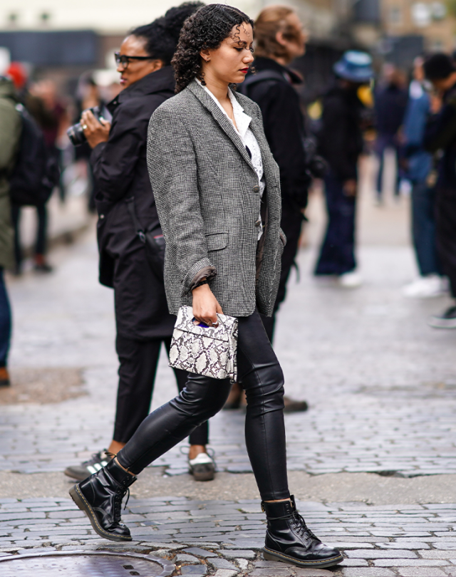 When you wear ankle boots, which pants will you choose, leggings