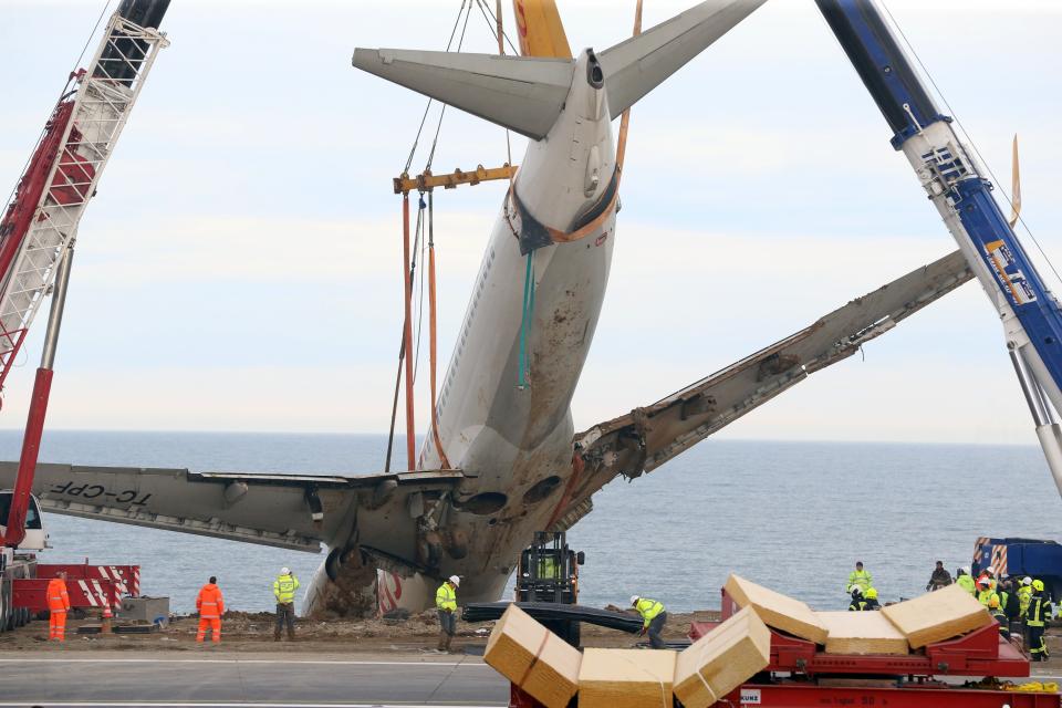 <p>Cranes lift Pegasus airplane which was stucked in mud as it skidded off the runway after landing in Trabzon Airport, Turkey on Jan. 18, 2018. (Photo: Anadolu Agency/Getty Images) </p>