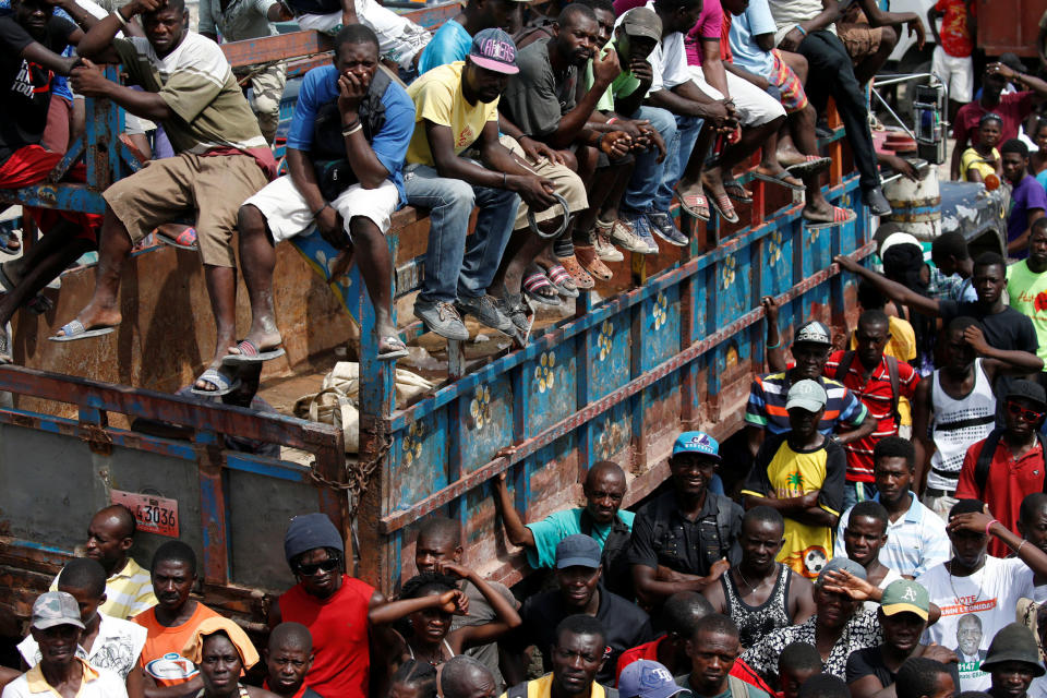 A crowd&nbsp;waits for the relief aid to be unloaded from a Dutch navy ship on&nbsp;Oct. 16, 2016.