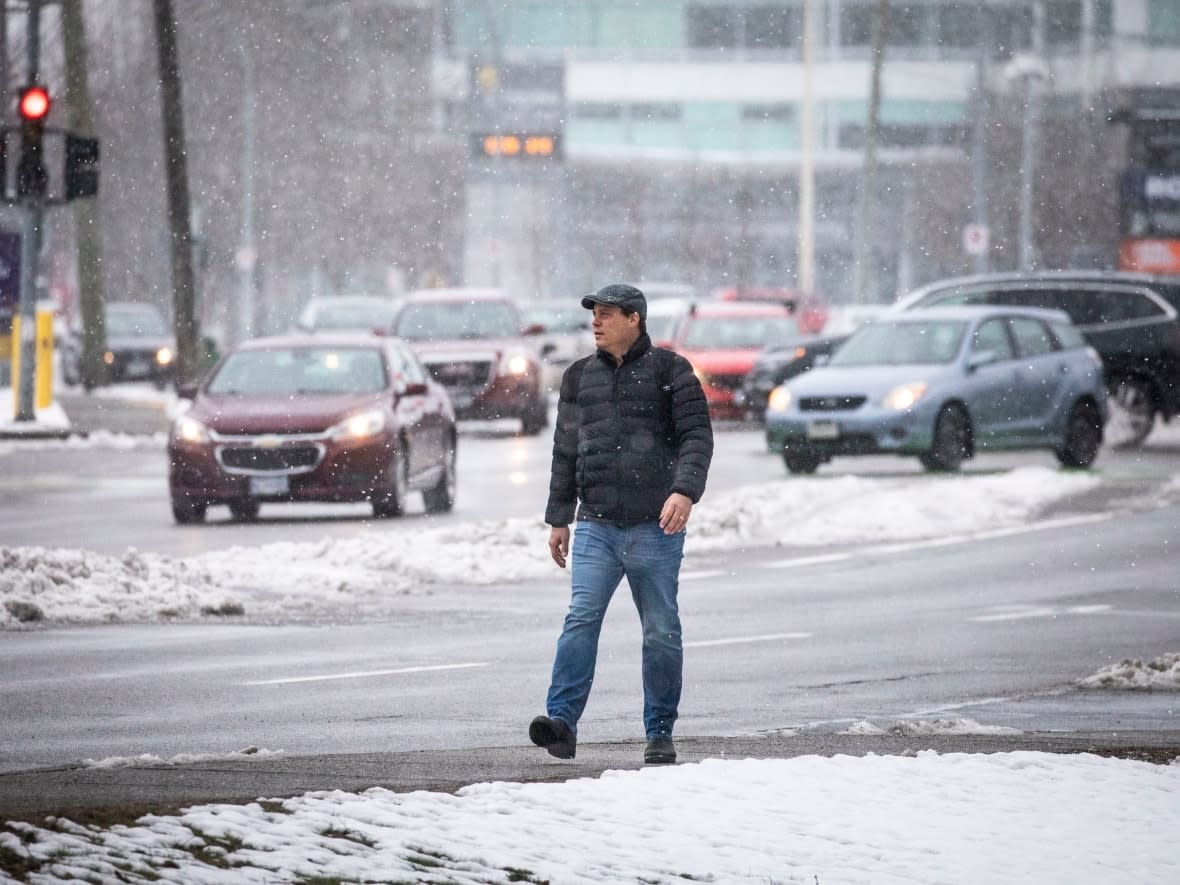 People are pictured during a period of snowfall in Abbotsford, British Columbia on Monday February 27, 2023. (Ben Nelms/CBC - image credit)