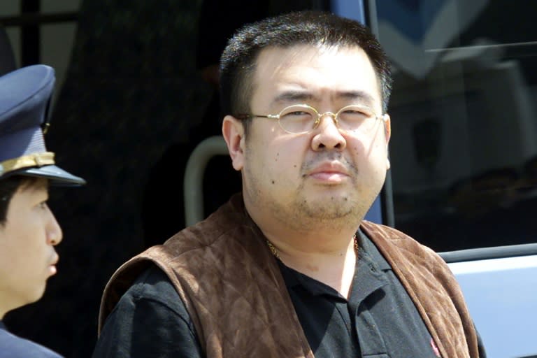 Kim Jong Nam caiu em desgraça depois de ser deportado do Japão em 2001 por tentar entrar com um passaporte falso no país para visitar a Disneylandia