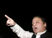 FILE PHOTO: Pakistan's former Prime Minister Nawaz Sharif addresses his supporters during a rally in Gujranwala, near Lahore, December 8, 2007. REUTERS/Mohsin Raza/File Photo