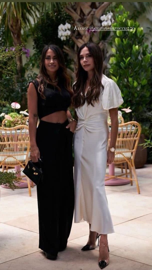 Anto Roccuzzo asistió al desfile de Arezzo junto a Victoria Beckham