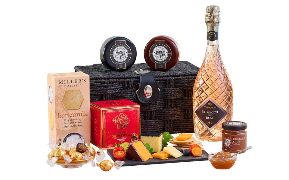 Snowdonia Luxury date night cheese and bubbly hamper best gifts for him 2023