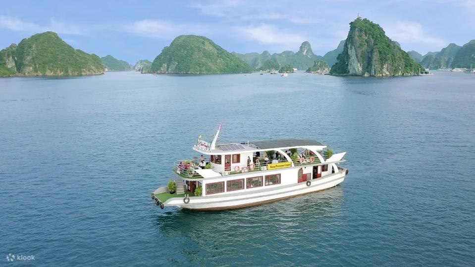 [Route 2] Luxury Alova Cruise Tour on Halong Bay from Hanoi. (Photo: Klook SG)