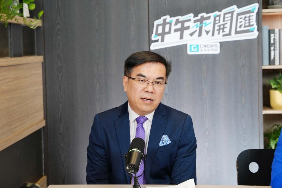 環境部長彭啓明8日接受網路節目「中午來開匯」專訪時表示，對於核電無特定立場。(節目製作單位提供)