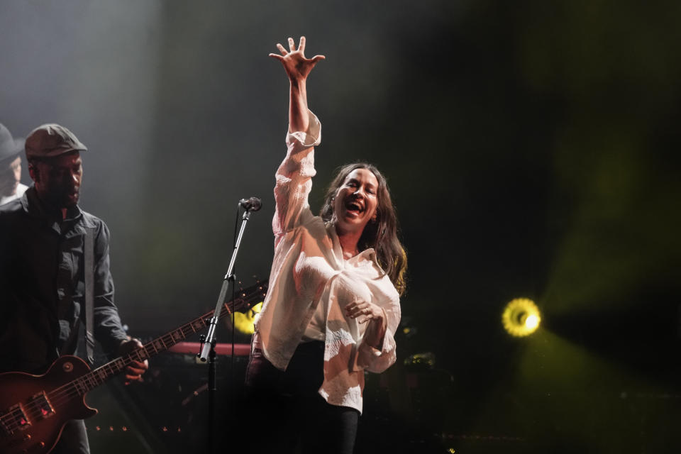 Alanis Morissette durante su concierto en el festival Corona Capital de la Ciudad de México el viernes 17 de noviembre de 2023. (Foto AP/Eduardo Verdugo)