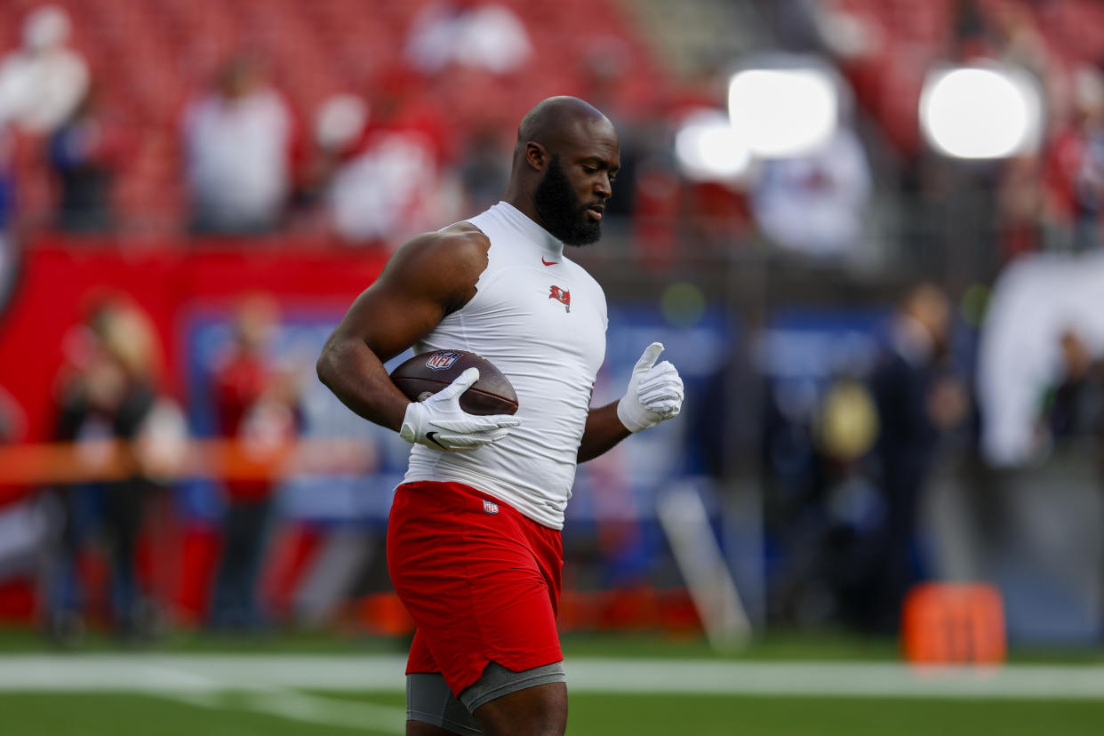 TAMPA, FL - JANUARY 23: Tampa Bay Buccaneers running back Leonard Fournette (7) before the NFC Divisional playoff game between the Los Angeles Rams and the Tampa Bay Buccaneers on January 23, 2022, at Raymond James Stadium in Tampa , FL. (Photo by Jordon Kelly/Icon Sportswire via Getty Images)