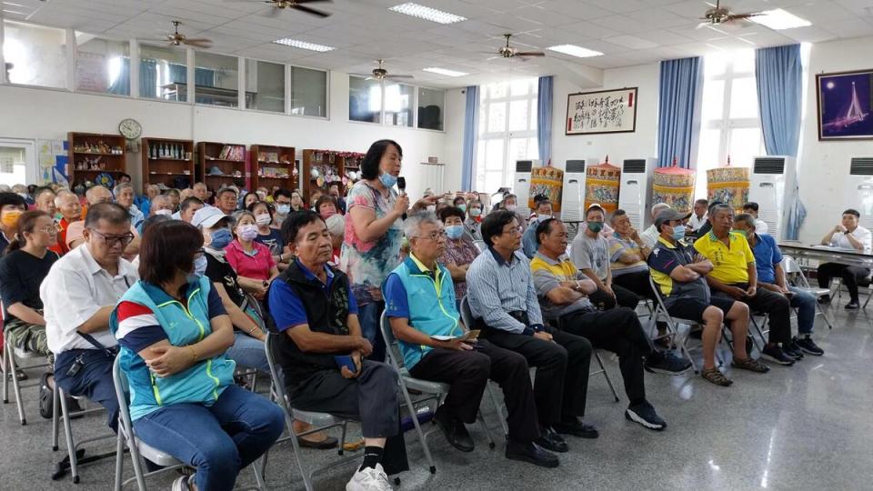 地方民眾在公聽會上發言。   圖:高雄市農業局/提供