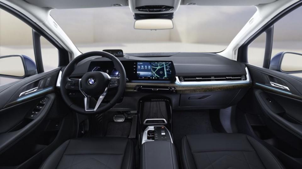 與新年式2系列Active Tourer相同，218i Active Tourer Luxury標配BMW OS 9使用者介面。(圖片來源/ BMW)