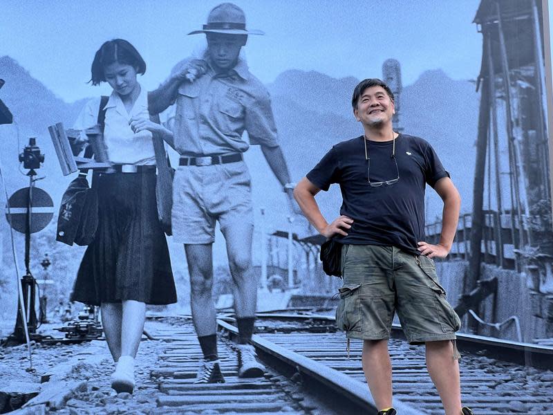 2023台北電影節「卓越貢獻獎」得主為資深攝影師劉振祥，他所攝《戀戀風塵》男女主角步行於鐵軌的照片是台灣電影經典一幕。（沈君帆攝，台北電影節提供）