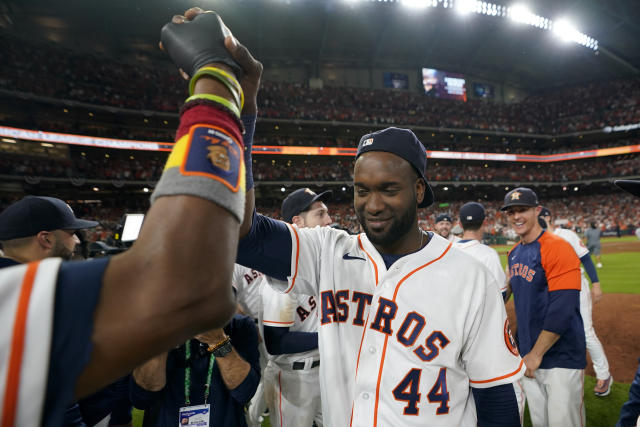 Astros' Yordan Álvarez returns from double knee surgery to win