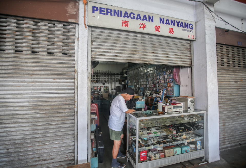 Shopkeeper Cheng Ah Lek still diligently opens the outlet despite a dwindling clientele.— Photo by Farhan Najib