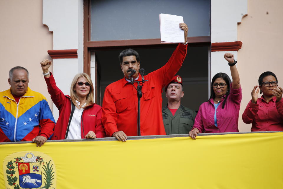 Venezuelan President Nicolas Maduro announces he is breaking relations with the U.S., to supporters from a balcony at Miraflores presidential palace in Caracas, Venezuela, Wednesday, Jan. 23, 2019. Maduro is giving American diplomats 72 hours to abandon the country after breaking diplomatic relations with the U.S. over its decision to recognize an opposition leader as interim president. (AP Photo/Ariana Cubillos)