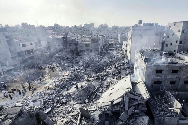 Destrucción en Gaza por los ataques israelíes en respuesta al asalto de Hamas. (AFP)
