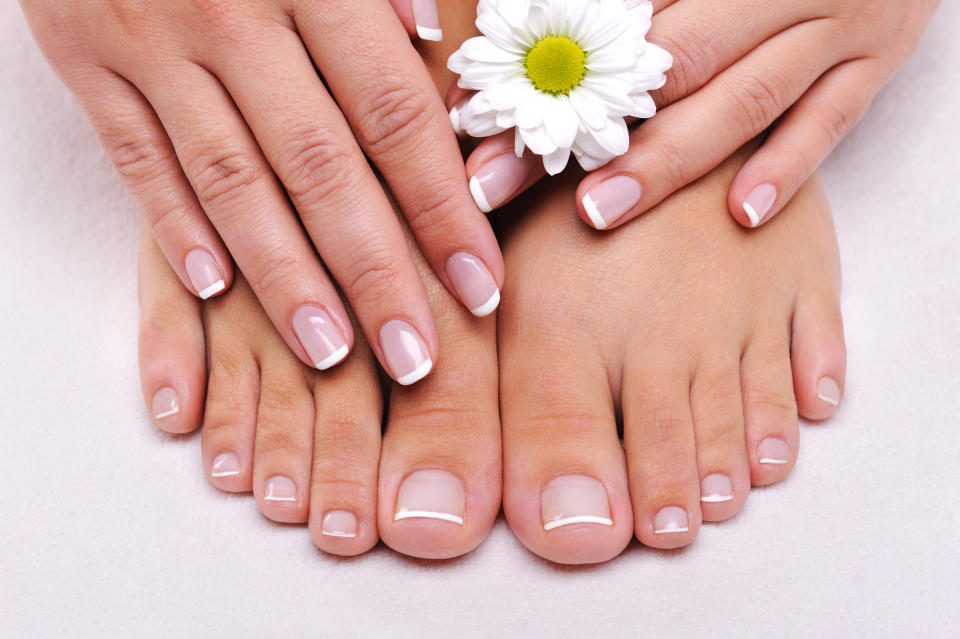 Skincare of a beauty female feet with camomile&#39;s flower