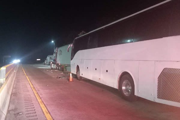 accidente entre camión de pasajeros y tráiler en la carretera Córdoba-Veracruz